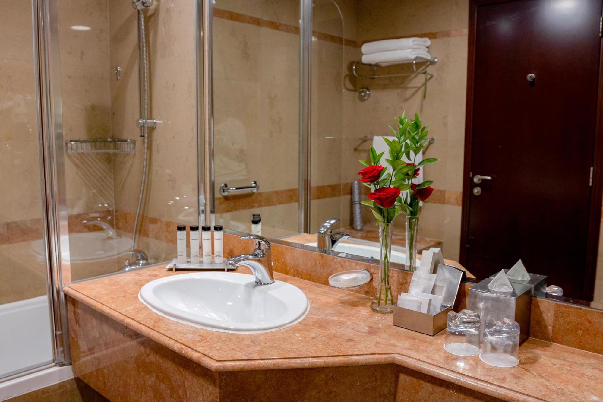 Hotel Grand Millennium 5*